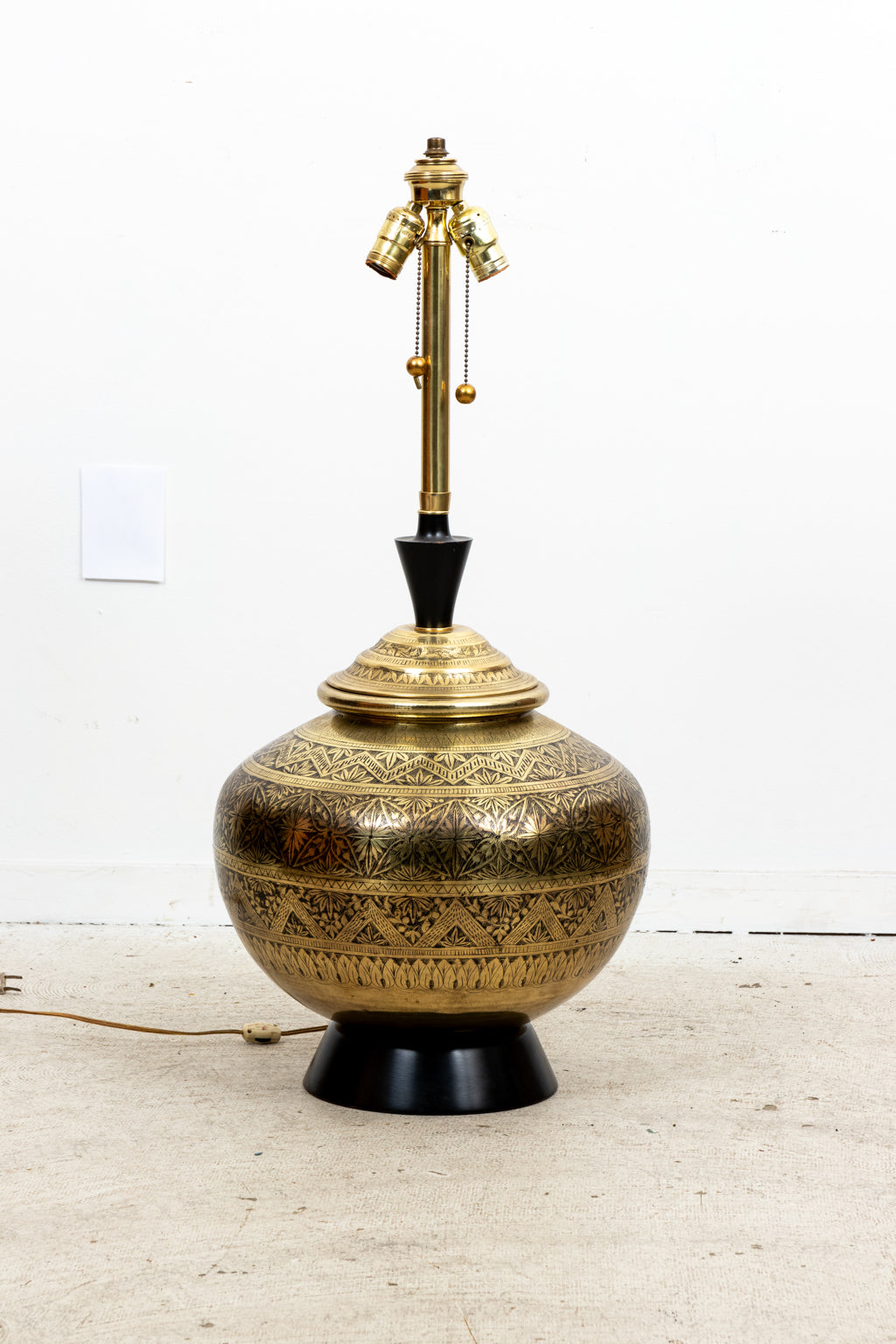 Vintage Indian Etched Brass Urn Form Lamp – The Antique And Artisan Gallery  Online